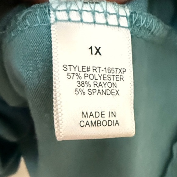 Zenana Outfitters Green Long Sleeve Dress with Pleated Detail - Picture 4 of 4